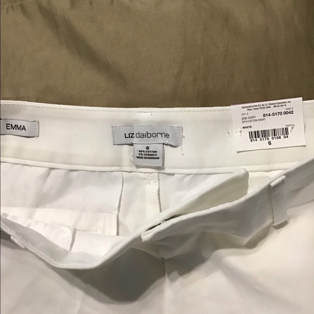 Ladies Liz Claiborne white shorts size 6- NWT - Picture 2 of 5